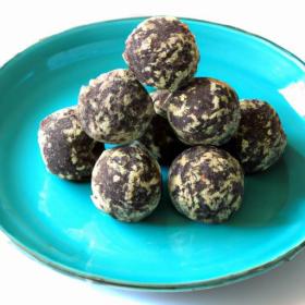 Decadent Raw Vegan Truffles: Pure Bliss in Every Bite